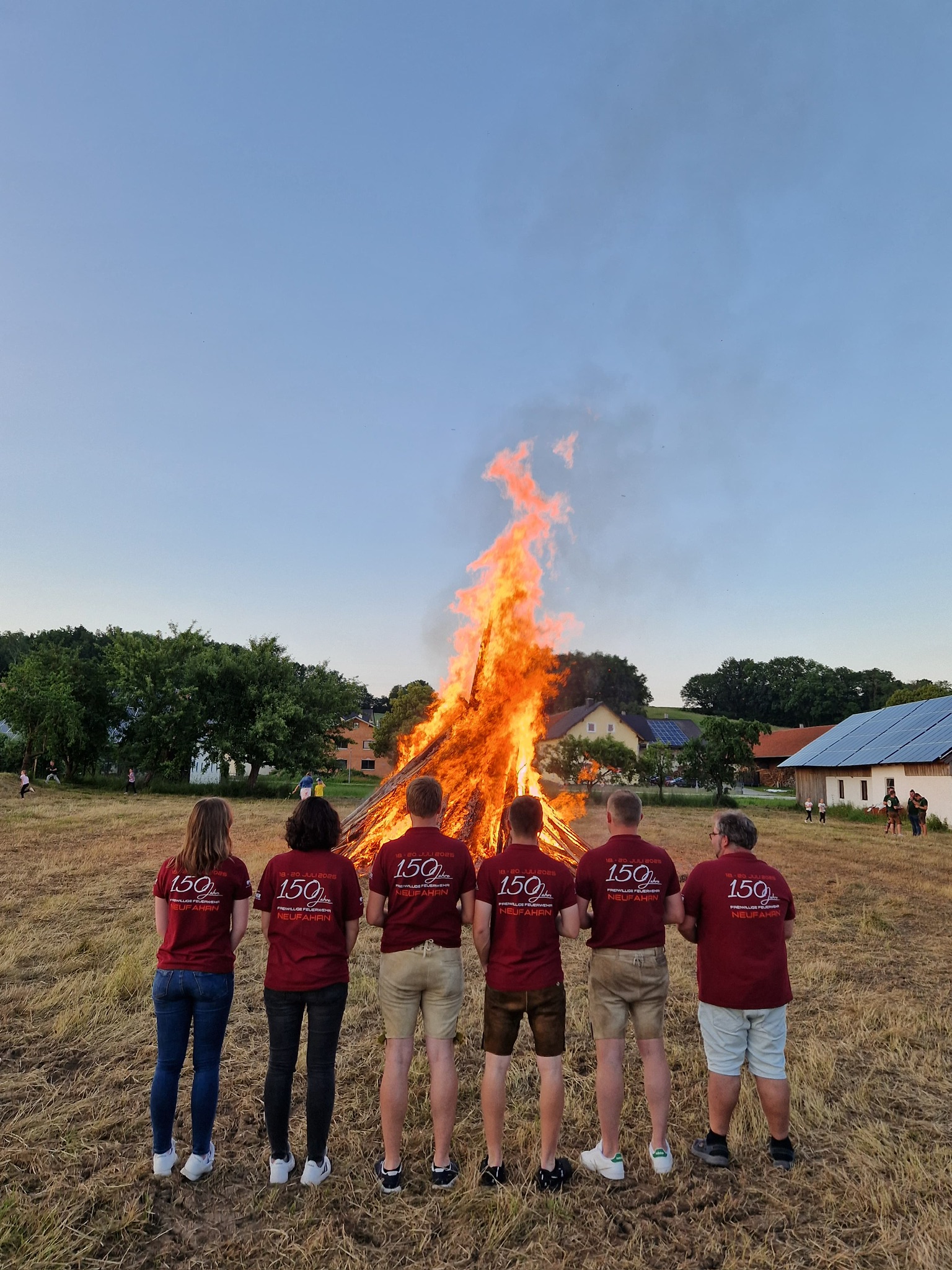 Mehr über den Artikel erfahren Feuerwehr Neufahrn zeigt sich im 150 Jahre Gründungsfestoutfit