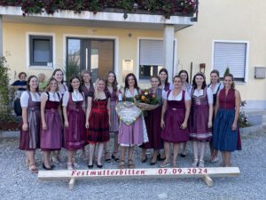 Mehr über den Artikel erfahren Vorstellung Festdamen