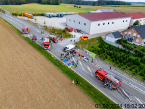Mehr über den Artikel erfahren Großübung im Brandbezirk 11
