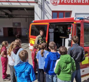Mehr über den Artikel erfahren Firmlinge bei der Feuerwehr